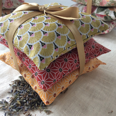 TRIO DE COUSSINS KOBE Trio de coussins de lavandin Kobe