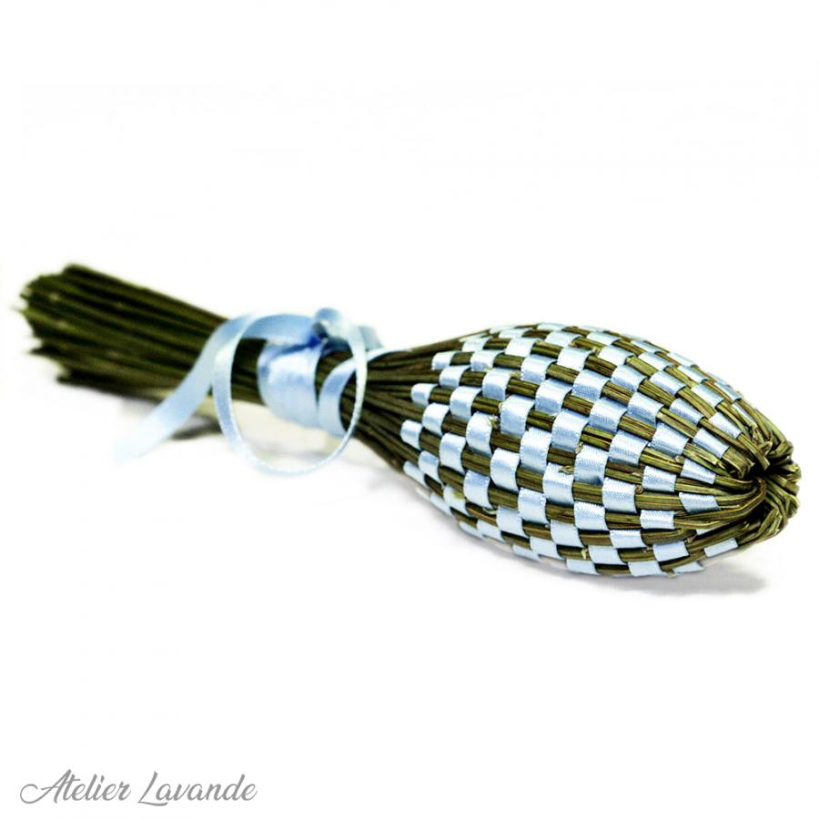 Fuseau de lavande de Provence avec ruban satin bleu Ciel Fuseau de lavande de Provence avec ruban satin bleu Ciel