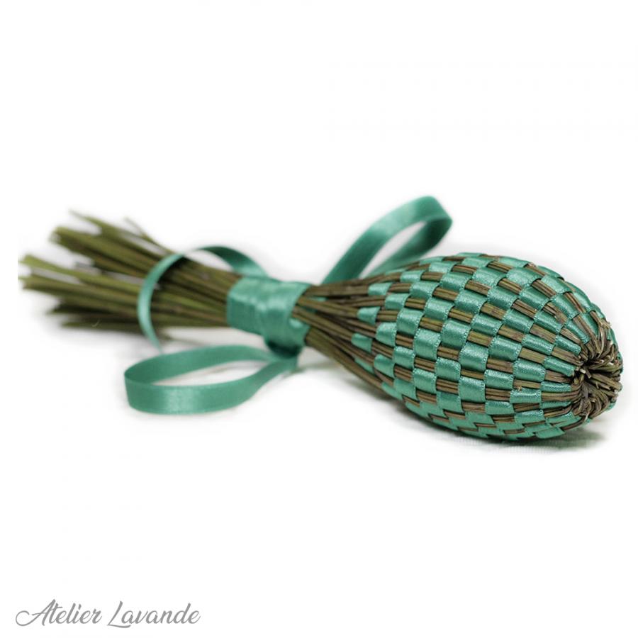 Fuseau de lavande de Provence avec ruban satin couleur Émeraude Fuseau de lavande de Provence avec ruban satin couleur Émeraude